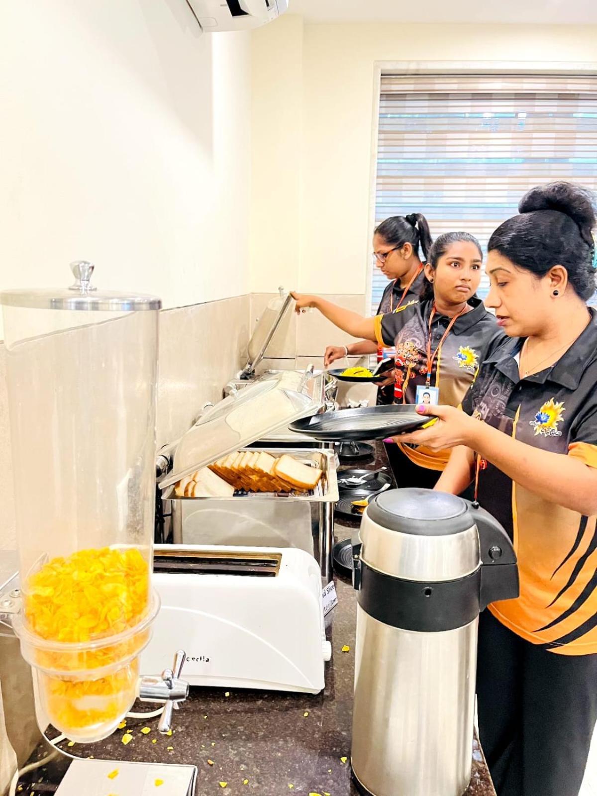 Hotel Mayda Prime Near Delhi Airport New Delhi Bagian luar foto